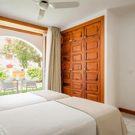 Parque Santiago Iii Official מלון דירות